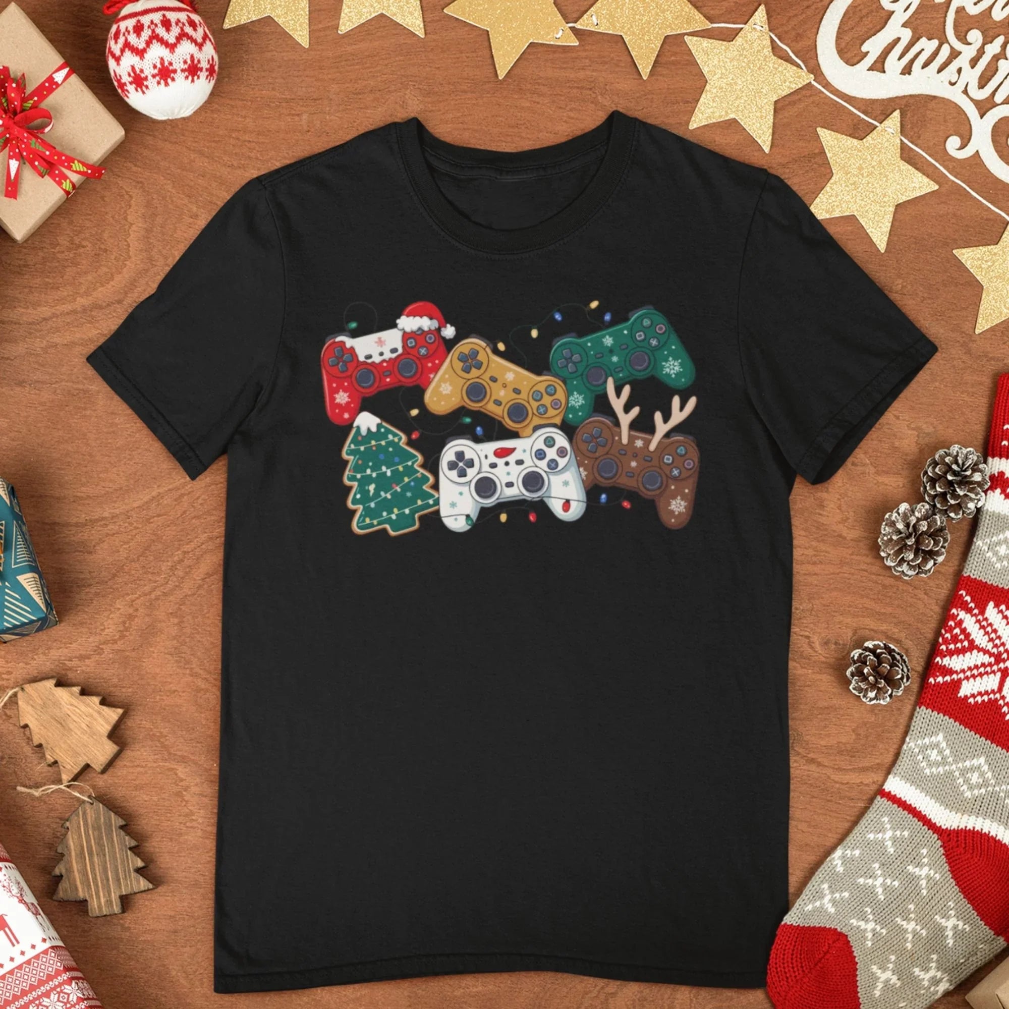 Czarny t-shirt z bożonarodzeniowymi kontrolerami gier, idealny prezent dla gracza na święta