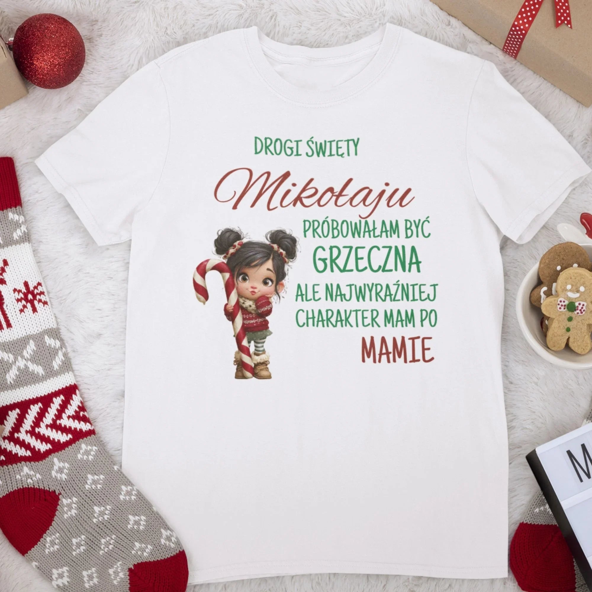 Biała koszulka świąteczna z napisem do Mikołaja i postacią dziewczynki z laską cukrową, idealny prezent personalizowany