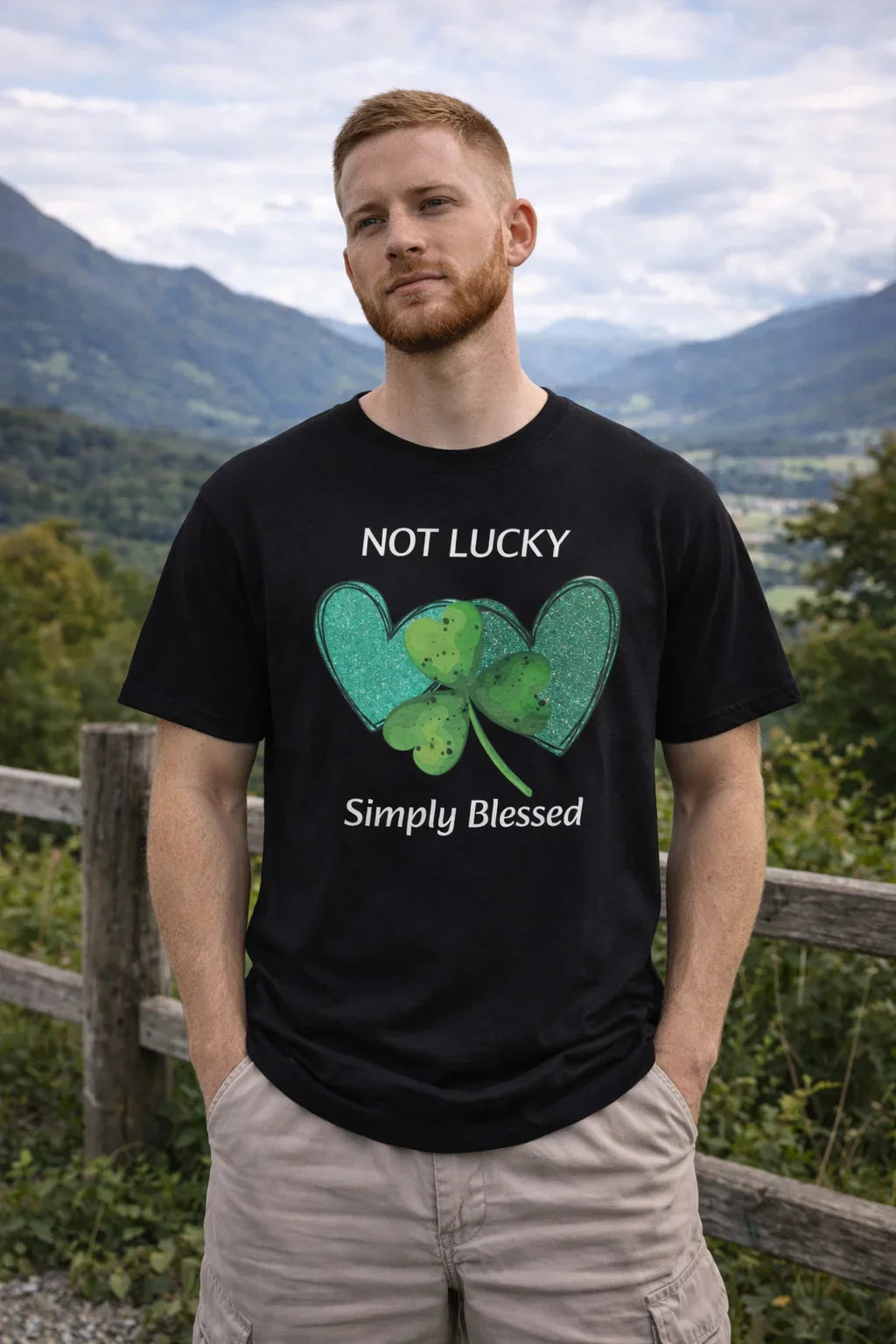 Czarny t-shirt z napisem 'NOT LUCKY Simply Blessed' i zielonym koniczyną w sercu, idealny prezent personalizowany