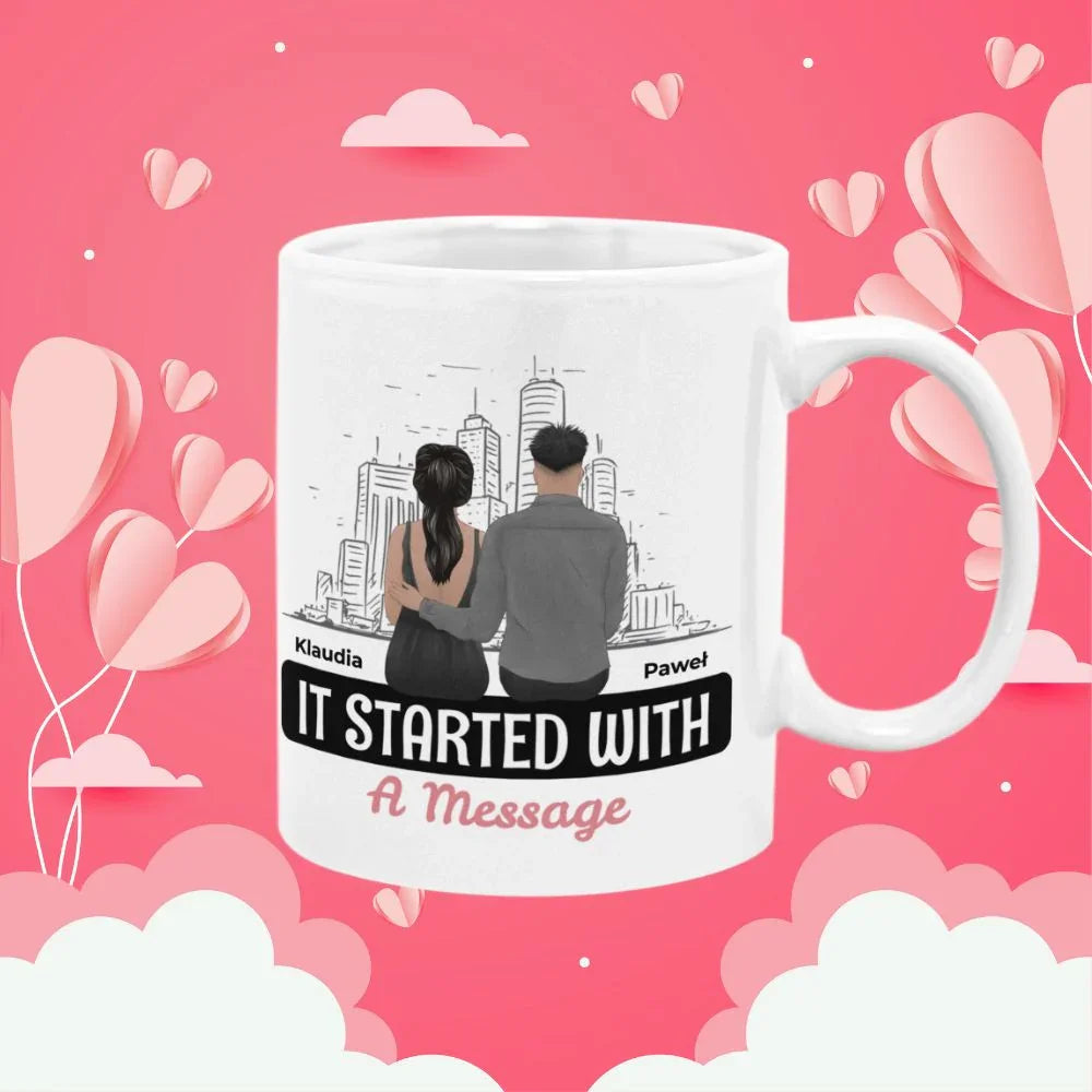 Personalizowana filiżanka z parą i napisem 'It Started With A Message', idealny prezent dla bliskich