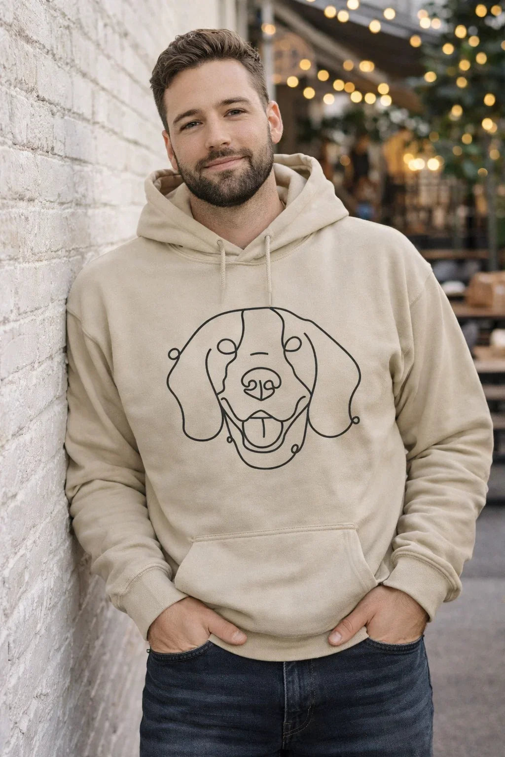 Beżowy sweter z kapturem z konturowym psem, idealny prezent personalizowany dla miłośnika psów