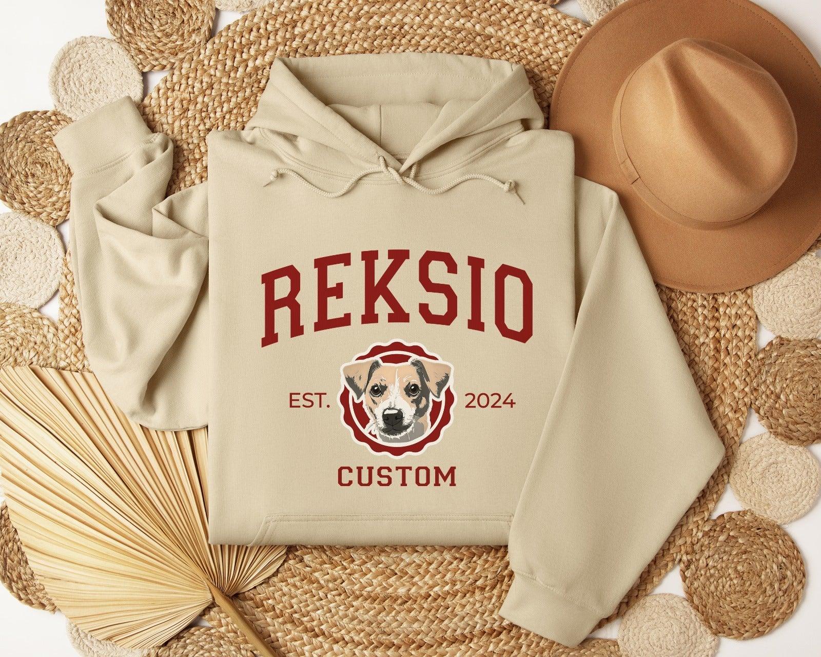 Personalizowany sweter z imieniem psa Reksio i datą 2024, idealny prezent dla miłośnika zwierząt