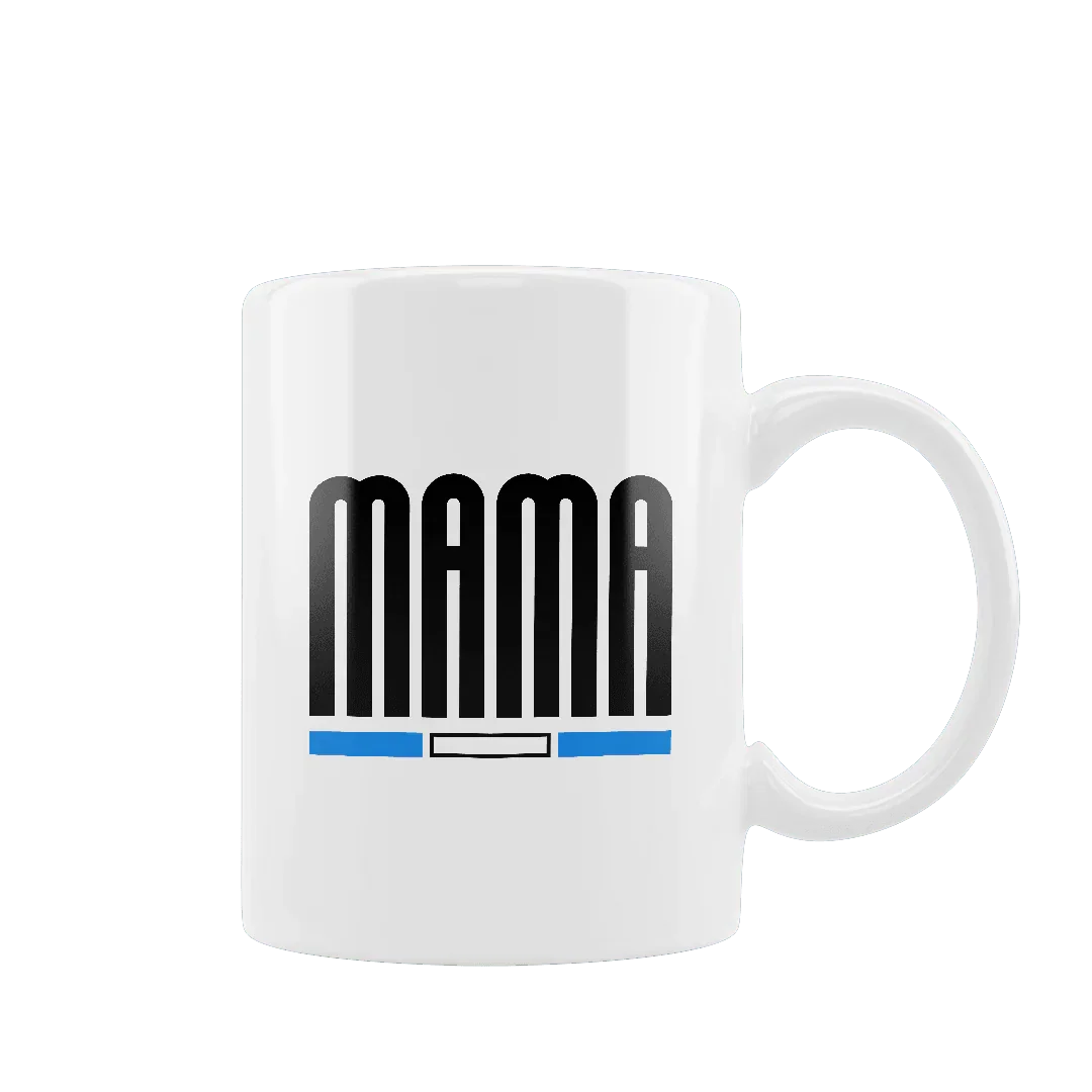 Biała filiżanka z napisem MAMA w czarno-niebieskim stylu, idealny personalizowany prezent dla mamy.