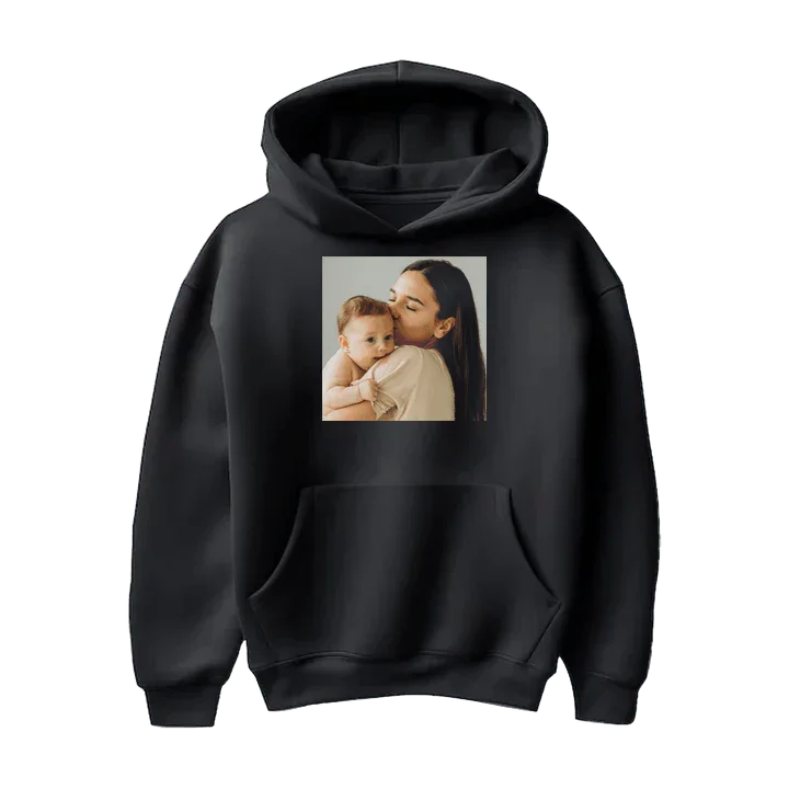 Czarny bluza z kapturem z personalizowanym zdjęciem matki i dziecka, idealny prezent na każdą okazję