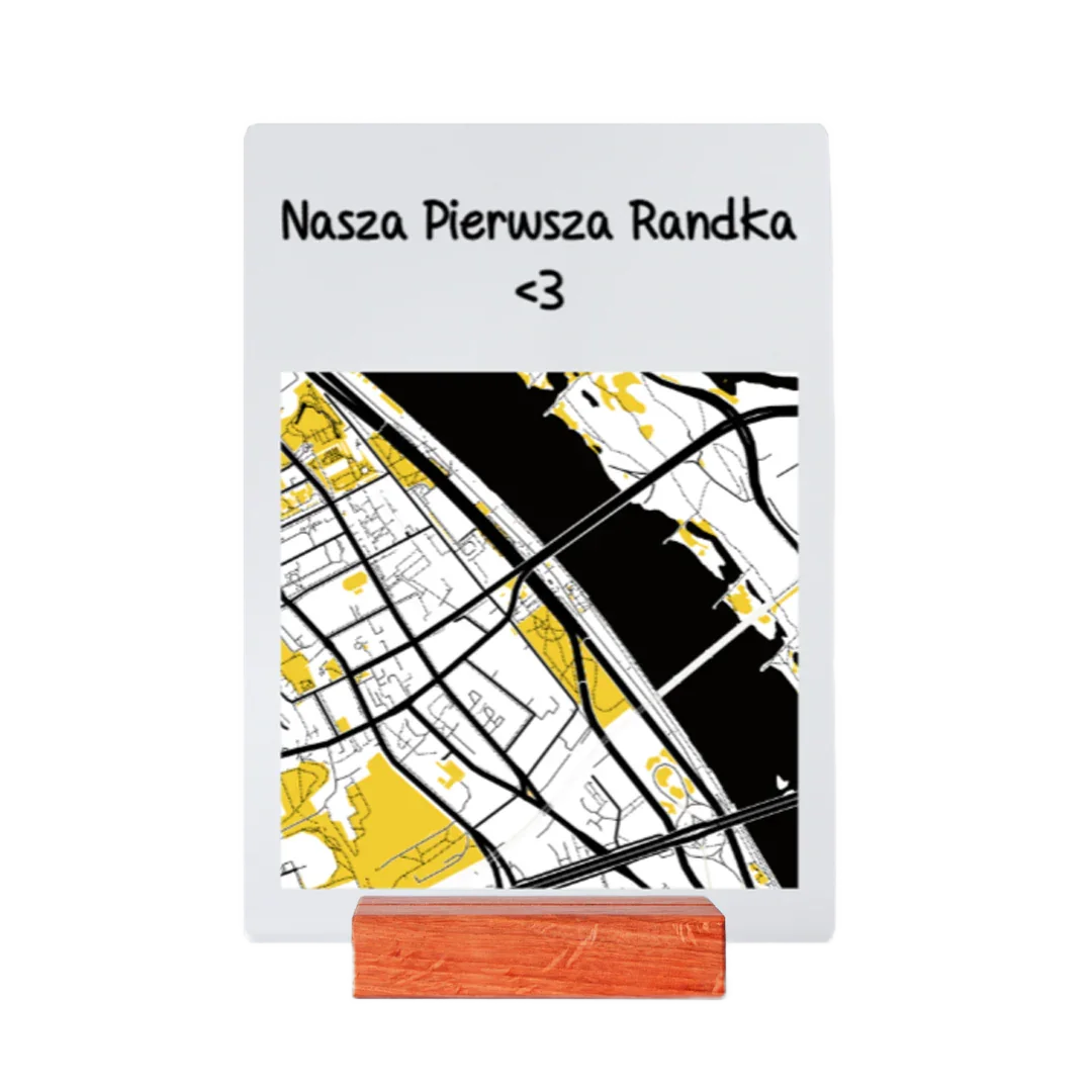 Personalizowany prezent z mapą i napisem 'Nasza Pierwsza Randka <3' na drewnianym podstawku