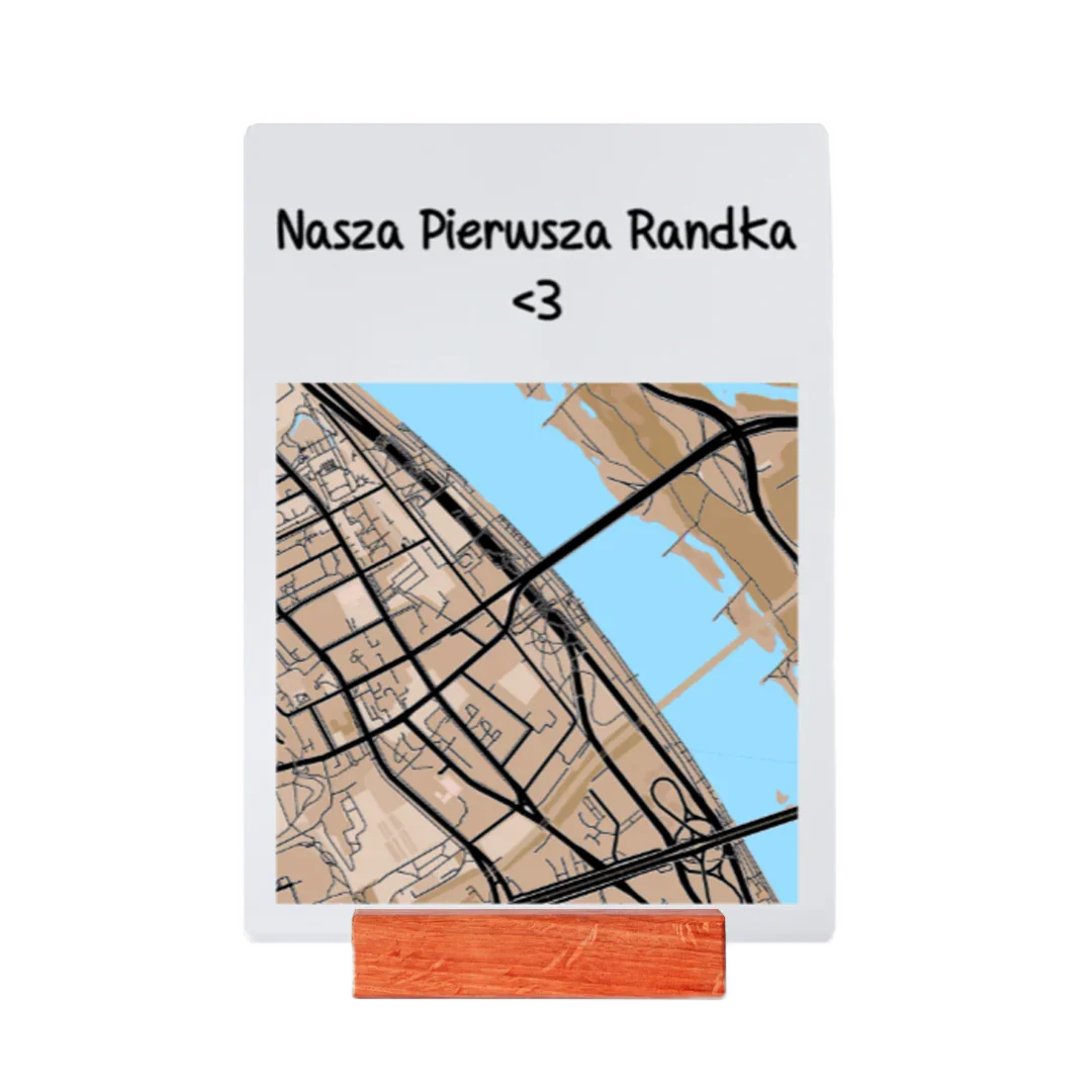 Personalizowany prezent z mapą i napisem 'Nasza Pierwsza Randka <3' na drewnianym podstawku