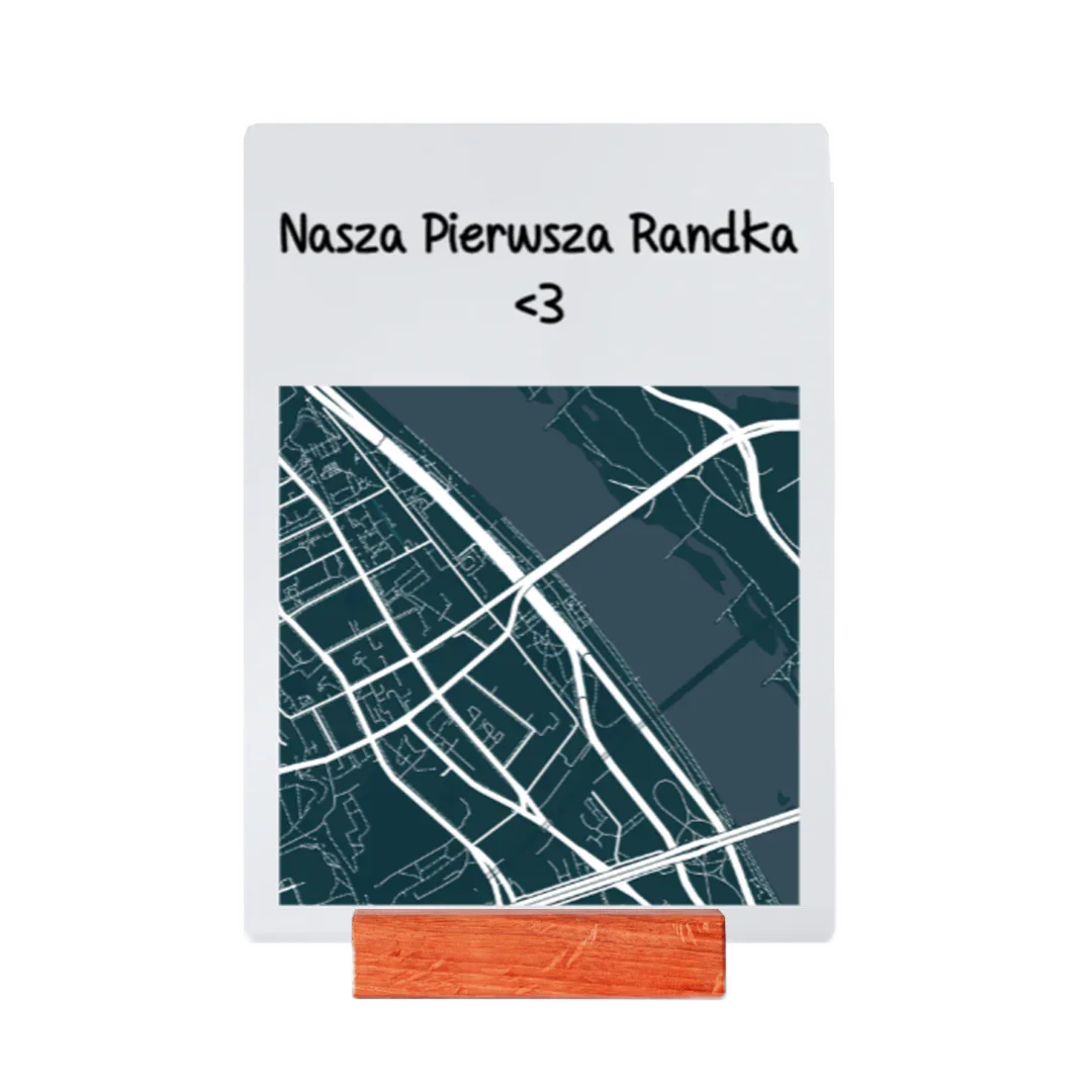 Personalizowany prezent z mapą i napisem 'Nasza Pierwsza Randka <3' na drewnianym podstawku