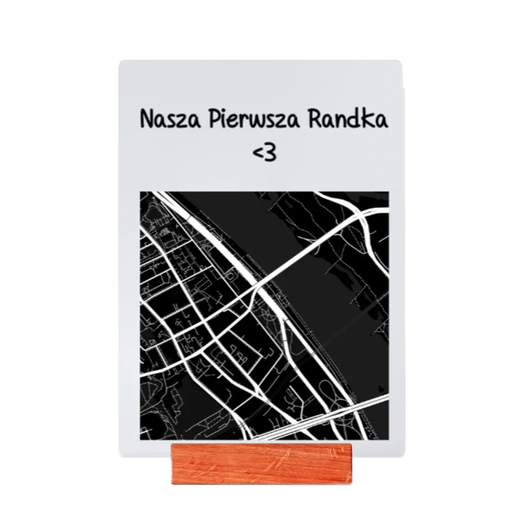 Personalizowany prezent z mapą miasta i napisem 'Nasza Pierwsza Randka <3' na drewnianym podstawku