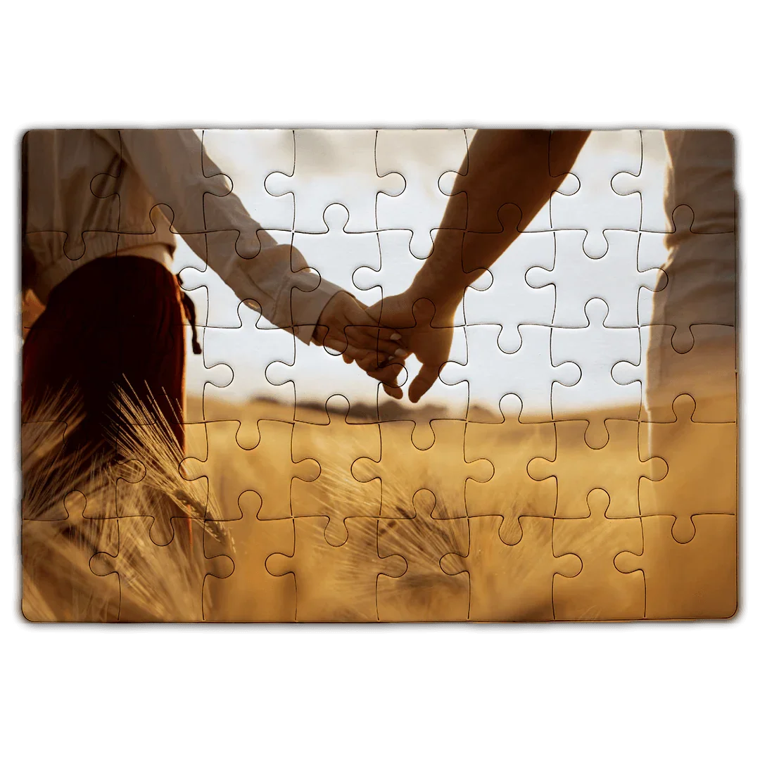 Personalizowany puzzle z parą trzymającą się za ręce na polu pszenicy, idealny prezent dla bliskich