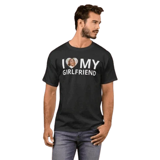 Czarny t-shirt z napisem I ❤️ MY GIRLFRIEND i zdjęciem, idealny prezent personalizowany dla ukochanej