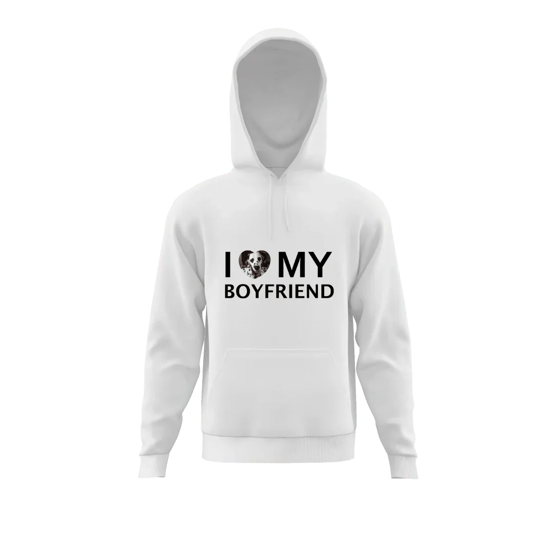 Biała bluza z kapturem z napisem I ❤️ MY BOYFRIEND i zdjęciem psa, idealny personalizowany prezent