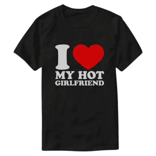 Czarny t-shirt z napisem 'I ❤️ MY HOT GIRLFRIEND', idealny prezent personalizowany dla ukochanej